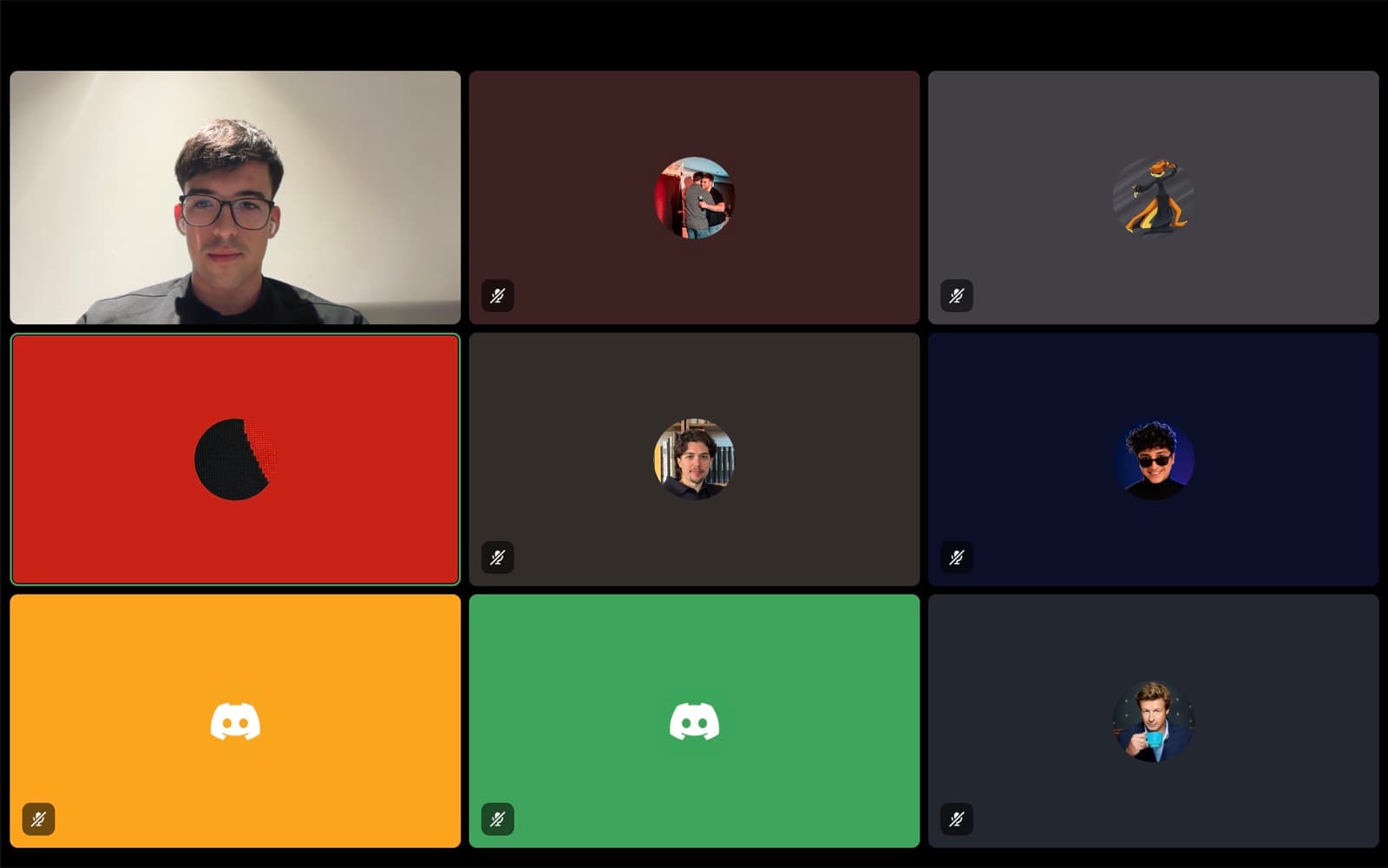 Nueve miembros de la comunidad AppFounders participando en una llamada de Discord